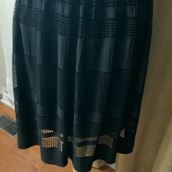 Women’s Skirt - Picture 2 of 5